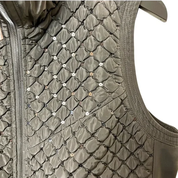 Elegant Black Quilted Vest for Women - Picture 5 of 12